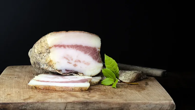 Cât costă un kilogram de șuncă / slănină de porc înainte de Crăciun 2024?