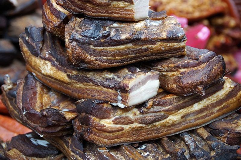 Cât costă un kilogram de șuncă / slănină de porc înainte de Crăciun 2024?