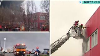 VIDEO Magazin cu materiale de construcții cuprins de flăcări