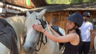  Pasiunea sa pentru cai a re&icirc;nviat un loc uitat de lume