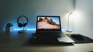 De la Crăciun la o petrecere de vară: cum să folosești banda LED și proiectoarele LED &icirc;n orice sezon&nbsp;