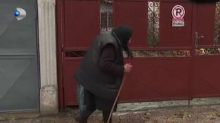 Bătr&acirc;nă și singură &icirc;și caută dreptatea