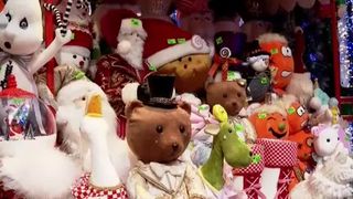 VIDEO &bdquo;Sunt fascinată&rdquo;. Buluc &icirc;n magazinele cu decorațiuni de Crăciun