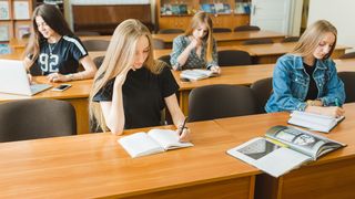 Programa școlară pentru materia „Istoria comunismului din România”: În ce clasă se va studia această materie începând cu anul școlar 2025-2026?