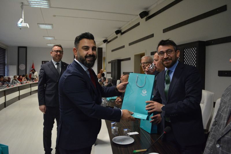 Se clădesc punți ale Limbii și Culturii