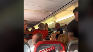 VIDEO Motivul șocant pentru care un avion a fost nevoit să facă escală de urgență în Bulgaria. Imaginile surprinse au ajuns virale