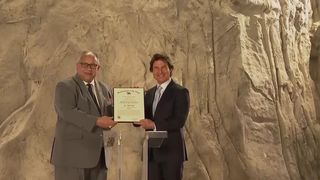 Tom Cruise, premiat de Marina Statelor Unite