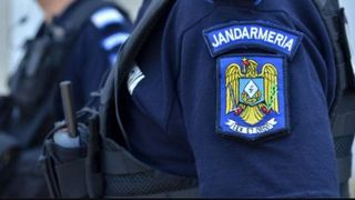 VIDEO Bătaie &icirc;ntre jandarmi, &icirc;n Capitală. Unul dintre ei se află &icirc;n comă