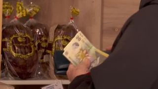 VIDEO Cozonacul, produs de lux. Cofetarii au &icirc;nceput să v&acirc;ndă produsul la felie