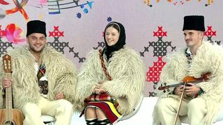 VIDEO &bdquo;Avem o poveste foarte interesantă&rdquo;. Anda Horoba și Frații Chindriș, colind de sărbători