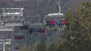 VIDEO Vacanța de Crăciun a &icirc;nceput deja pentru mulți rom&acirc;ni. Pasionații de sporturi de iarnă au ajuns pe p&acirc;rtii