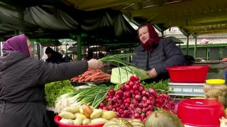 VIDEO &bdquo;&Icirc;n decembrie totul e scump&rdquo;. Trufandale de Crăciun