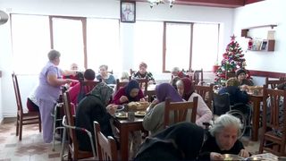 VIDEO „Mi-e dor și mie de acasă”. Crăciunul bătrânilor rămâși singuri