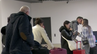 VIDEO Zborurile care reunesc familii. De Crăciun, oamenii se reunesc acasă