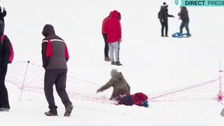 VIDEO Crăciunul pe p&acirc;rtie. La munte a nins ca &icirc;n povești, iar turiștii se bucură de zăpadă
