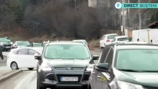 VIDEO Haos &icirc;n traficul din stațiunile montane. Șoferii petrec ore &icirc;n șir, bară la bară