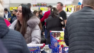 VIDEO Crăciunul, prea scump pentru unii români. Sărbătoresc Nașterea Domnului când prețurile se ieftinesc