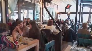 VIDEO După Crăciun, rom&acirc;nii au dat porcul pe fructe de mare și pește