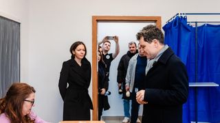 Nicușor Dan, alături de soția sa la alegerile din 1 decembrie 2024