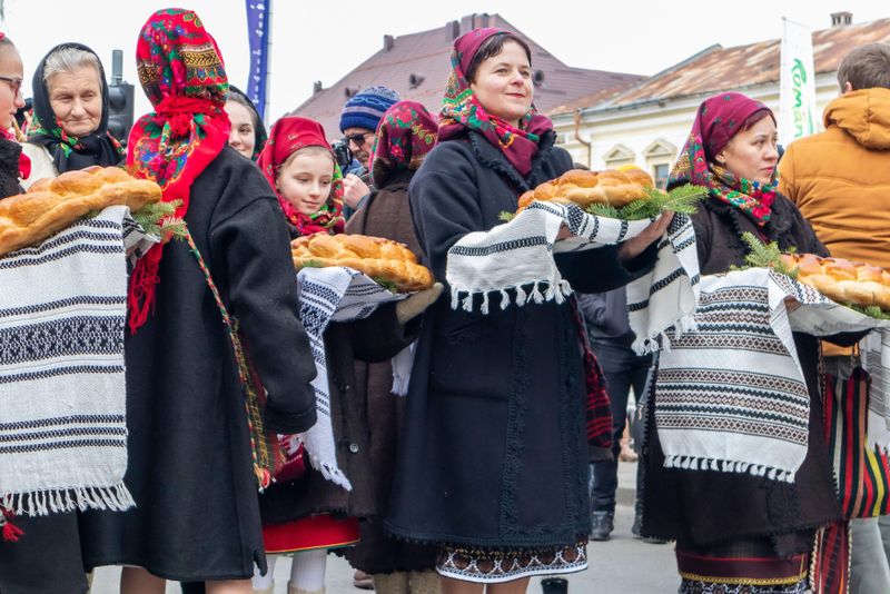 Colinde de Anul Nou: Sorcova și Plugușorul