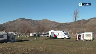 VIDEO Revelionul...la rulotă