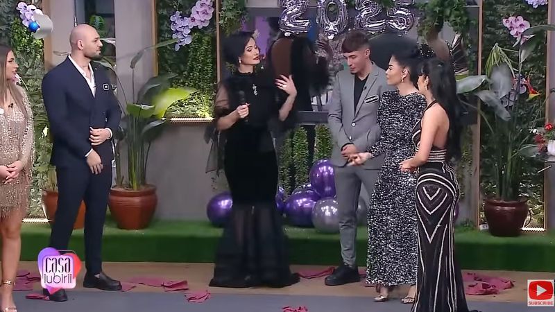 Mama Teodorei le dă note lui Robi și lui Dorobanțu