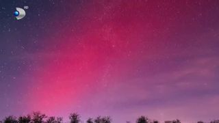 VIDEO Aurora boreală a colorat cerul României