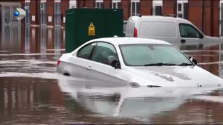 VIDEO Blocați &icirc;n case de inundații! O furtună puternică a lovit Marea Britanie