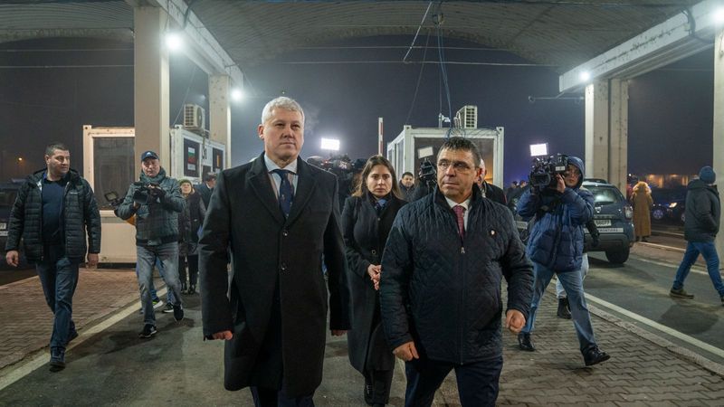 Catalin Predoiu, alături de omologul din Bulgaria la intrarea României în Schengen