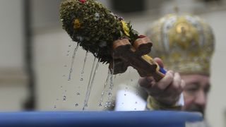 La ce oră se ia de la Biserică Agheasma Mare de Bobotează 2025