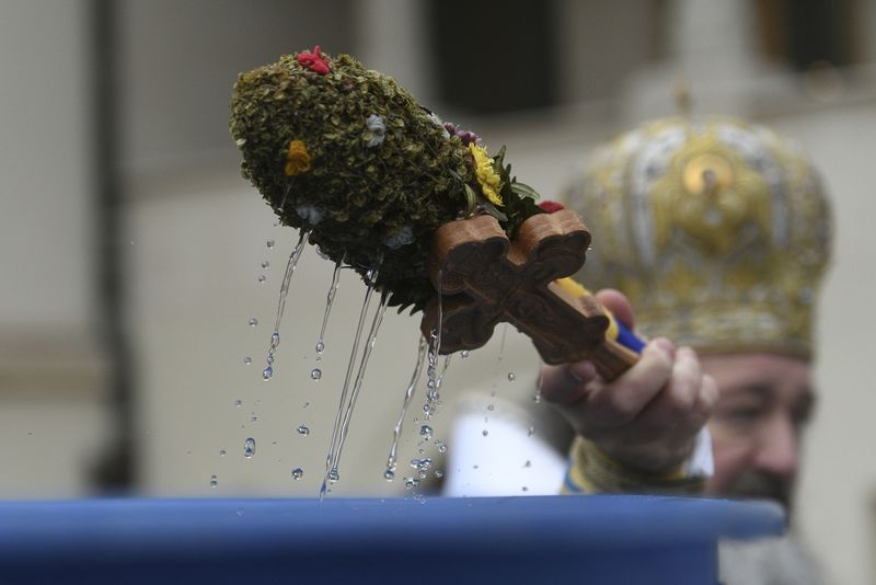 La ce oră se ia de la Biserică Agheasma Mare de Bobotează 2025