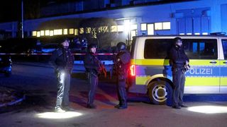 Atac armat în Germania. Un bărbat mascat a ucis doi oameni și a rănit alții. A fost prins după o vânătoare cu elicopterul