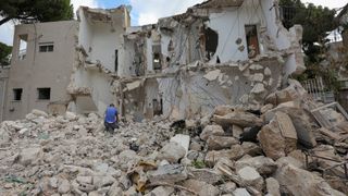 Un tată și cele trei fiice ale sale, găsiți fără suflare: "Corpurile erau în zdrenţe. Este o catastrofă"