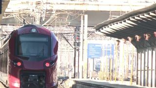 VIDEO &bdquo;Mi se pare o prostie&rdquo;. Haos &icirc;n gări: studenți fără gratuități