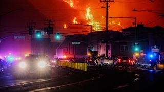 Consulatul României din Los Angeles se închide din cauza incendiilor apocaliptice. Clădirea a fost evacuată
