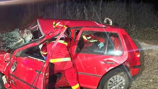 Un t&acirc;năr de 18 ani și-a pierdut viața după ce s-a răsturnat cu mașina, &icirc;n Alba