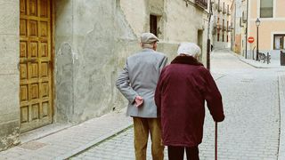Veste bună pentru o parte din pensionari! Vârstnicii care iau bani în plus după înghețarea pensiilor