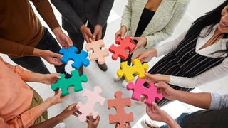 Strategii eficiente pentru organizarea unui team building &icirc;n 2025 