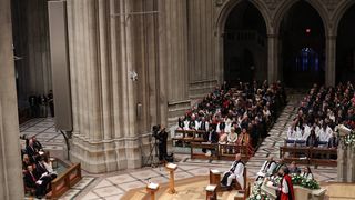 Episcopul Mariann Edgar Budde îl confruntă pe Donald Trump