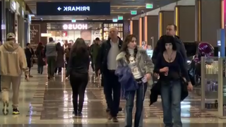 VIDEO Rom&acirc;nii scapă de stres prin cumpărături