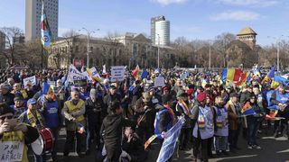 Protestul Sindicatului MERIDIAN, oprit din cauza manifestației realizate de susținătorii lui Călin Georgescu