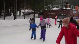 VIDEO Stațiunile montane, pline de turiști. La Maramureș, distracția a fost pe cinste
