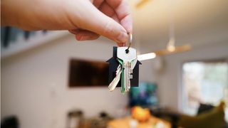 Cinci motive pentru care &icirc;nchirierea unui microbuz este perfectă pentru team building-uri