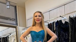 VIDEO Cântăreața Lorenna, fana ținutelor extravagante