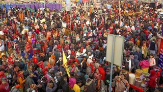 VIDEO Cel puțin 15 morți la un festival religios. Cum s-au călcat oamenii în picioare pentru un loc mai în față