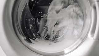 Când nu ai voie sa folosești mașina de spălat dacă stai la bloc. Amenda e mare pentru cei care nu respectă regula