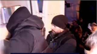 VIDEO Duduienii, reținuți după ce au bătut un chelner