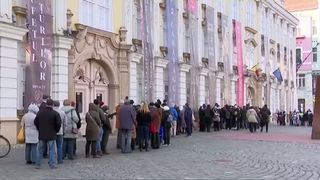 VIDEO &bdquo;Nu mă așteptam să fie at&acirc;ta lume&rdquo;. Cozi cu repetiție la Muzeul de Artă din Timișoara