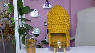 VIDEO „Am lucrat cam 6-8 ore pe zi”. Coiful de la Coțofenești, în varianta croșetată