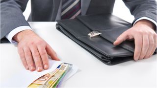 VIDEO Managerul care lucra doar cu șpagă